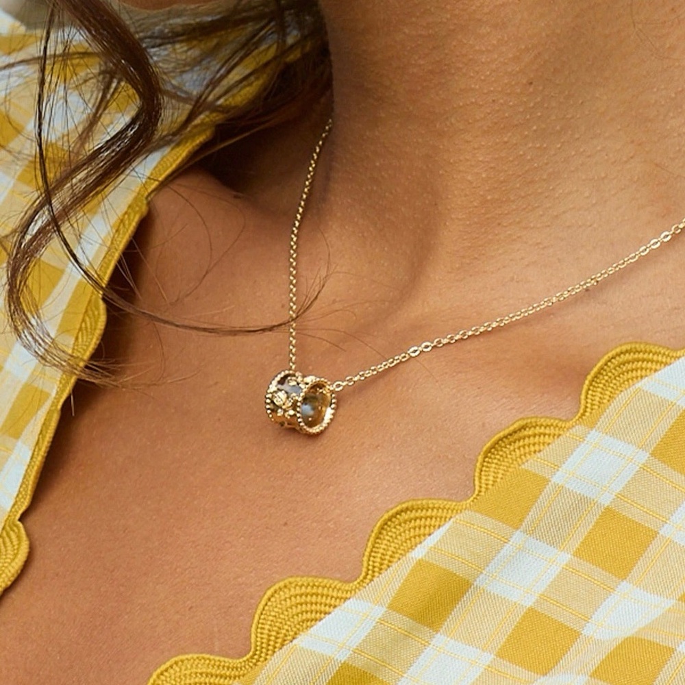 Elegant Gold Butterfly Pendant Necklace - Picture 6 of 12